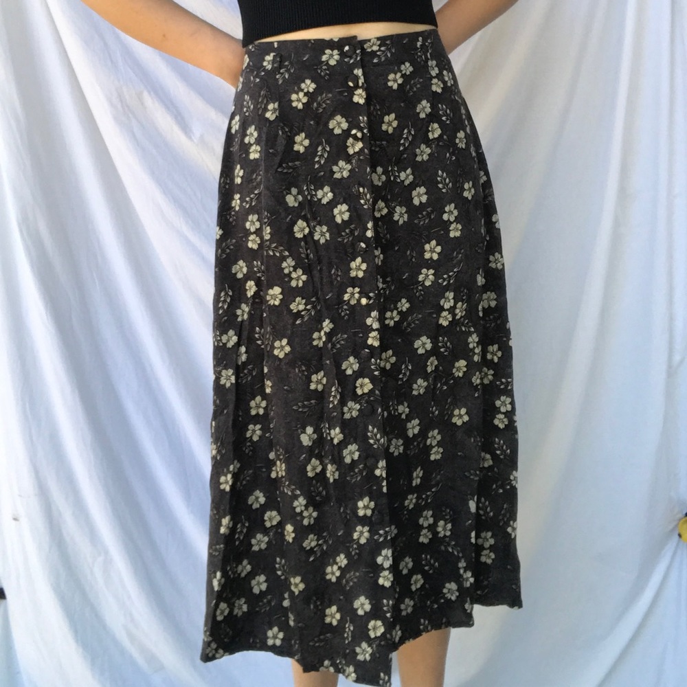 *SOLD on depop* Vintage Floral Midi Skirt!